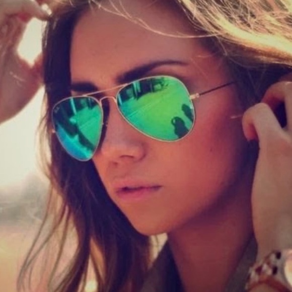 Green Flash Ray Ban Aviators - Picture 3 of 4